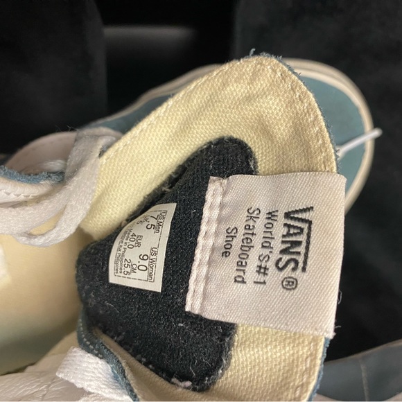 Vans - Picture 3 of 4